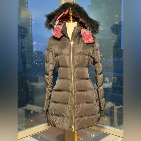 🆕 VERSACE JEANS 🧿 Black Down Filled Jacket, Fur & Scarf Print, Sz US 8 - Picture 3 of 16